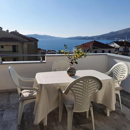 Odlicno Opremljeni Novouredeni Iva, Okrug Gornji Trogir