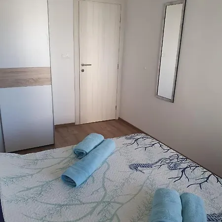Odlicno Opremljeni Novouredeni Iva, Okrug Gornji *