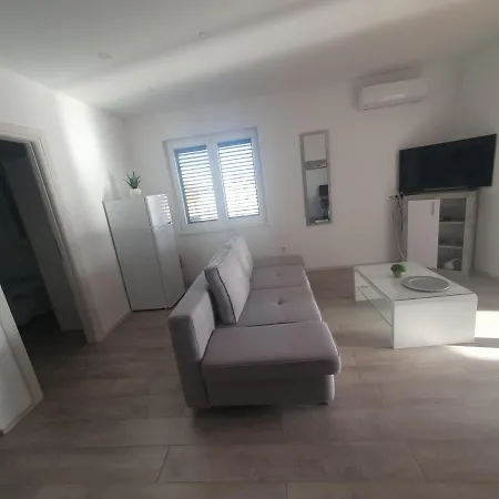 Odlicno Opremljeni Novouredeni Iva, Okrug Gornji Apartamento Trogir