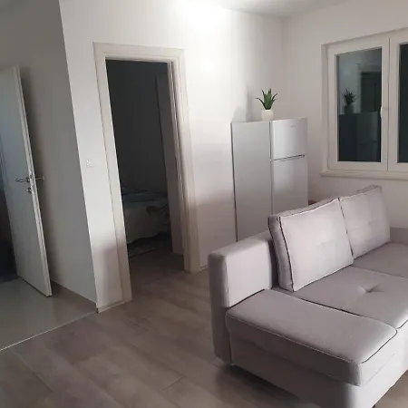 Odlicno Opremljeni Novouredeni Iva, Okrug Gornji Apartamento Trogir