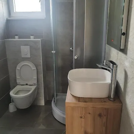 Apartamento Odlicno Opremljeni Novouredeni Iva, Okrug Gornji *
