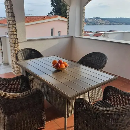 Apartamento Odlicno Opremljeni Novouredeni Iva, Okrug Gornji *