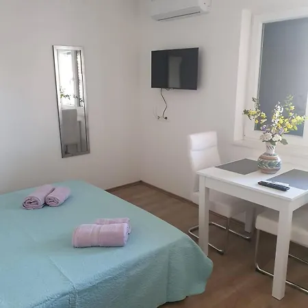 Apartmán Odlicno Opremljeni Novouredeni Iva, Okrug Gornji *